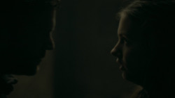 extant_GameOfThrones_5x07-TheGift_1975