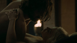 extant_GameOfThrones_5x07-TheGift_2978
