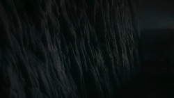 extant_GameOfThrones_6x01-TheRedWoman_0002