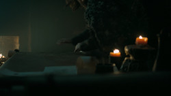 extant_GameOfThrones_6x01-TheRedWoman_0241