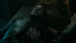 extant_GameOfThrones_6x01-TheRedWoman_0308