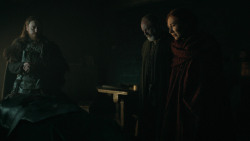 extant_GameOfThrones_6x01-TheRedWoman_0415