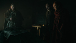 extant_GameOfThrones_6x01-TheRedWoman_0422