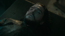 extant_GameOfThrones_6x01-TheRedWoman_0492