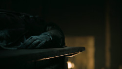 extant_GameOfThrones_6x01-TheRedWoman_0718