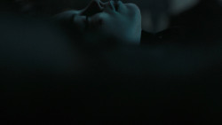 extant_GameOfThrones_6x01-TheRedWoman_0849