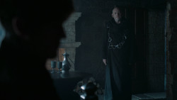extant_GameOfThrones_6x01-TheRedWoman_0891