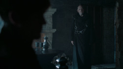extant_GameOfThrones_6x01-TheRedWoman_0895