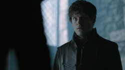 extant_GameOfThrones_6x01-TheRedWoman_1122