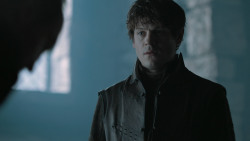 extant_GameOfThrones_6x01-TheRedWoman_1125