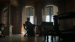 extant_GameOfThrones_6x01-TheRedWoman_1915