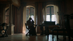 extant_GameOfThrones_6x01-TheRedWoman_1921