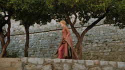 extant_GameOfThrones_6x01-TheRedWoman_1974