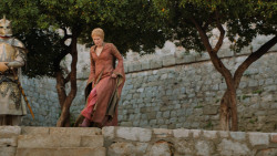 extant_GameOfThrones_6x01-TheRedWoman_1976