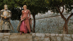 extant_GameOfThrones_6x01-TheRedWoman_1977