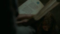 extant_GameOfThrones_6x01-TheRedWoman_2381