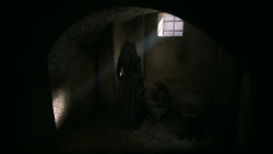 extant_GameOfThrones_6x01-TheRedWoman_2436