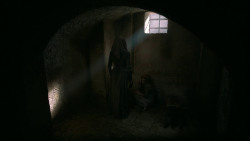 extant_GameOfThrones_6x01-TheRedWoman_2437