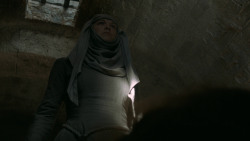 extant_GameOfThrones_6x01-TheRedWoman_2438