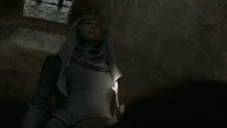 extant_GameOfThrones_6x01-TheRedWoman_2439