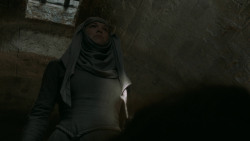 extant_GameOfThrones_6x01-TheRedWoman_2440