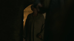 extant_GameOfThrones_6x01-TheRedWoman_2442