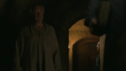 extant_GameOfThrones_6x01-TheRedWoman_2447