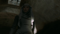 extant_GameOfThrones_6x01-TheRedWoman_2449