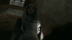 extant_GameOfThrones_6x01-TheRedWoman_2450