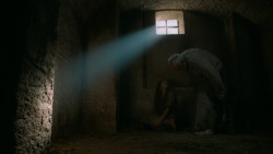 extant_GameOfThrones_6x01-TheRedWoman_2500