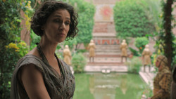 extant_GameOfThrones_6x01-TheRedWoman_2680