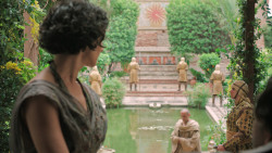 extant_GameOfThrones_6x01-TheRedWoman_2688