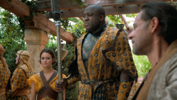 extant_GameOfThrones_6x01-TheRedWoman_2701