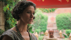 extant_GameOfThrones_6x01-TheRedWoman_2723
