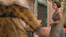 extant_GameOfThrones_6x01-TheRedWoman_2734