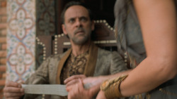 extant_GameOfThrones_6x01-TheRedWoman_2737