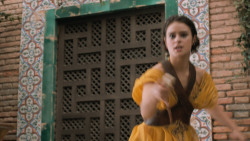 extant_GameOfThrones_6x01-TheRedWoman_2744