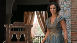 extant_GameOfThrones_6x01-TheRedWoman_2764