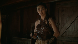 extant_GameOfThrones_6x01-TheRedWoman_2907