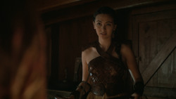 extant_GameOfThrones_6x01-TheRedWoman_2916