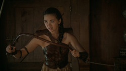 extant_GameOfThrones_6x01-TheRedWoman_2937