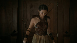 extant_GameOfThrones_6x01-TheRedWoman_2946