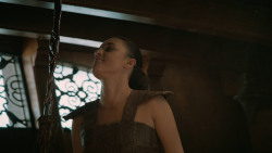 extant_GameOfThrones_6x01-TheRedWoman_2949