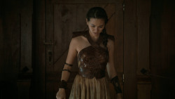 extant_GameOfThrones_6x01-TheRedWoman_2950