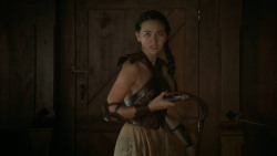 extant_GameOfThrones_6x01-TheRedWoman_2958