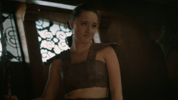 extant_GameOfThrones_6x01-TheRedWoman_2960