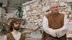 extant_GameOfThrones_6x01-TheRedWoman_3032