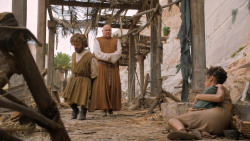 extant_GameOfThrones_6x01-TheRedWoman_3044