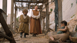 extant_GameOfThrones_6x01-TheRedWoman_3047