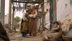 extant_GameOfThrones_6x01-TheRedWoman_3050